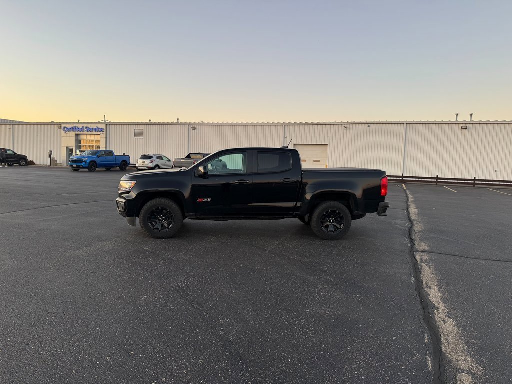 2022 Chevrolet Colorado Z71 photo 2