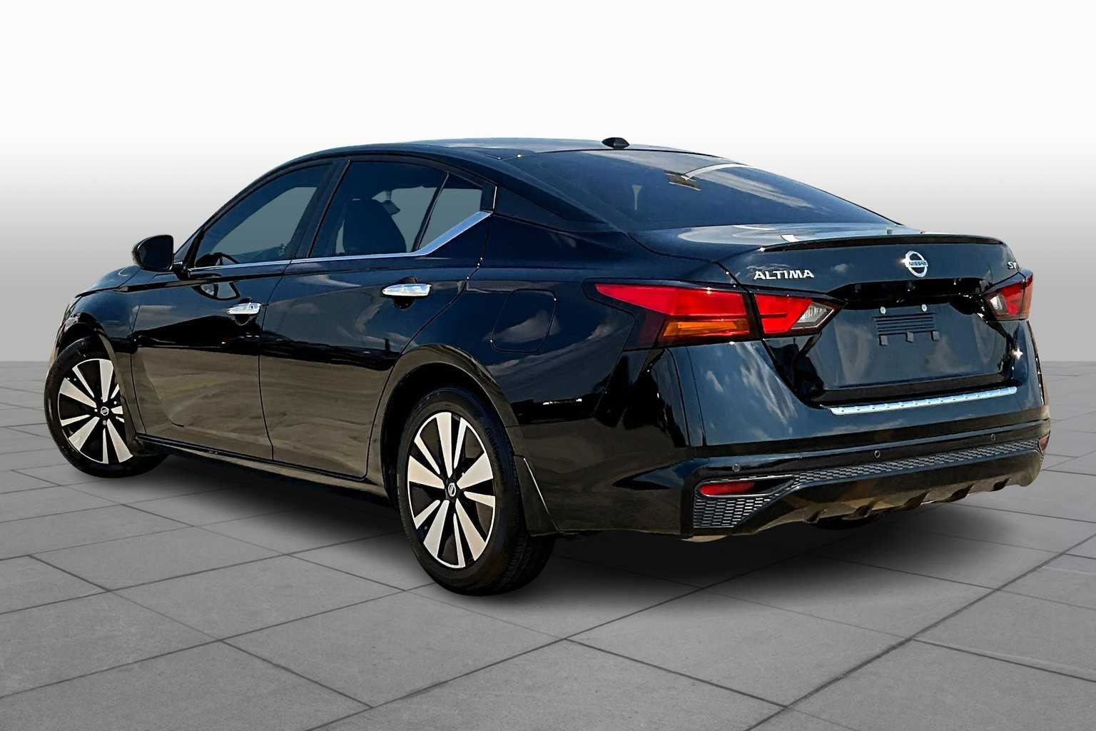 2022 Nissan Altima 2.5 SV photo 11