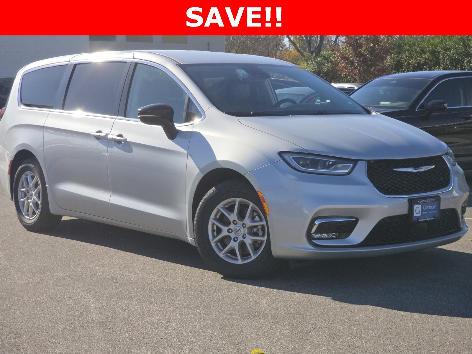 2024 Chrysler Pacifica Touring L's photo