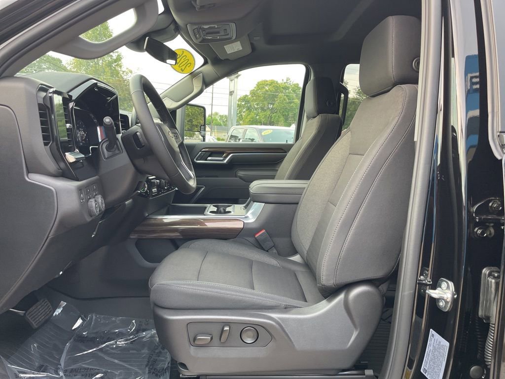 2026 Chevrolet Silverado 2500HD LT photo 4