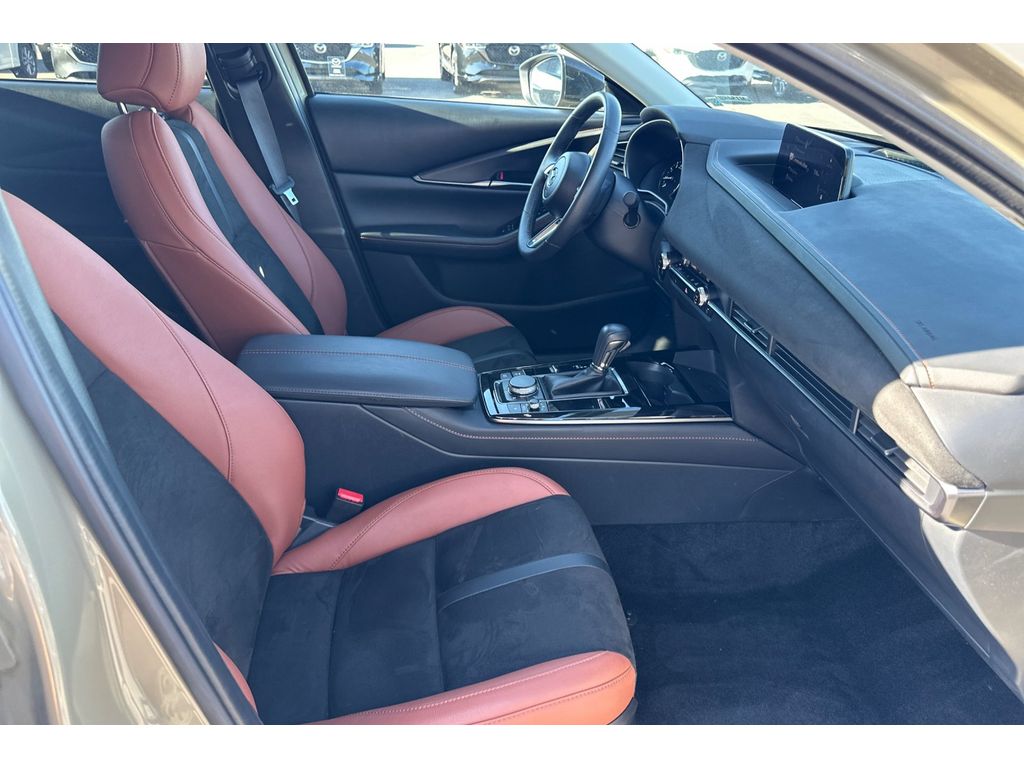 2024 Mazda CX-30 2.5 Carbon Turbo photo 17