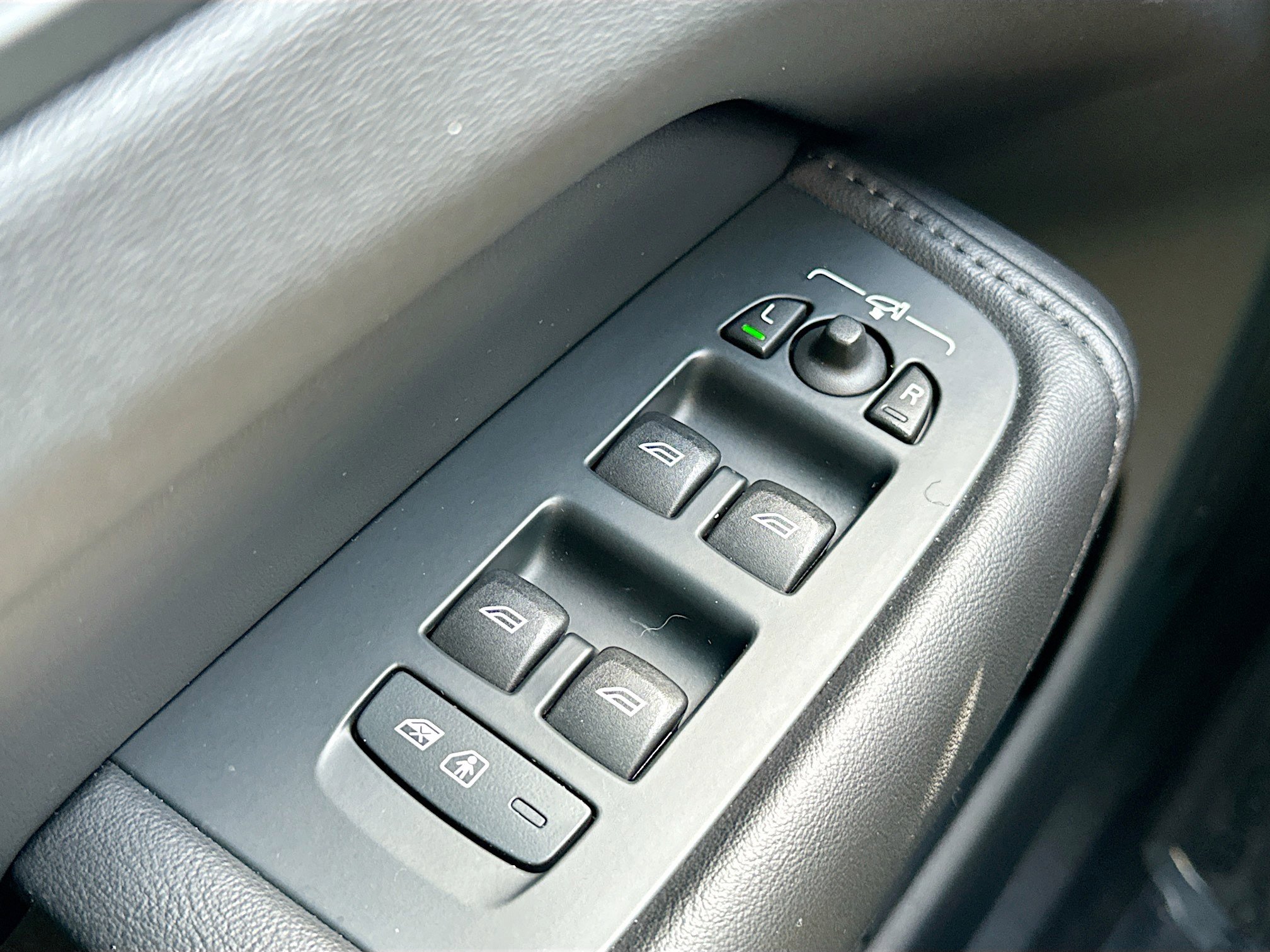 2023 Volvo XC60 Plus photo 17