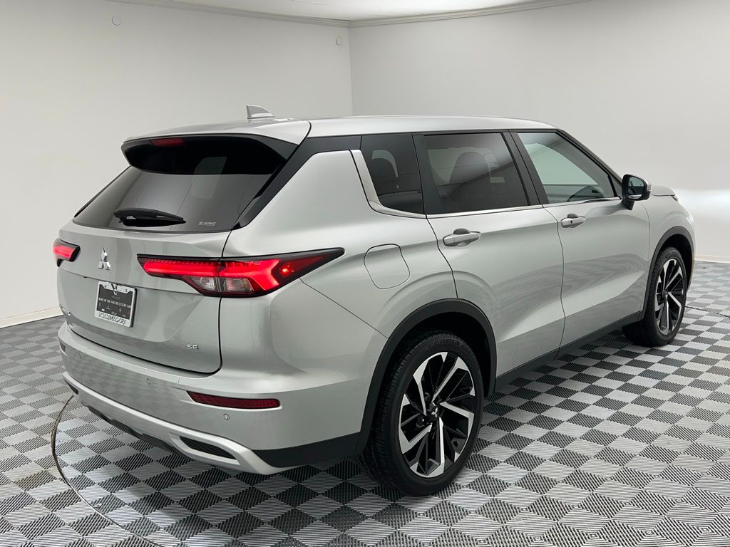 2024 Mitsubishi Outlander SE S-AWC photo 5