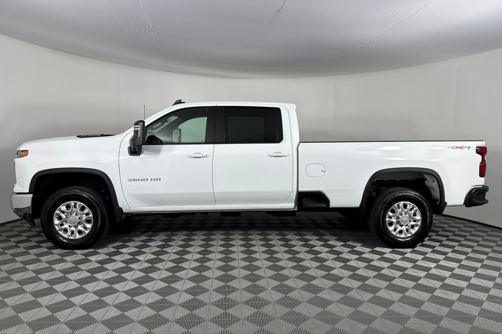 2024 Chevrolet Silverado 3500HD LT photo 7