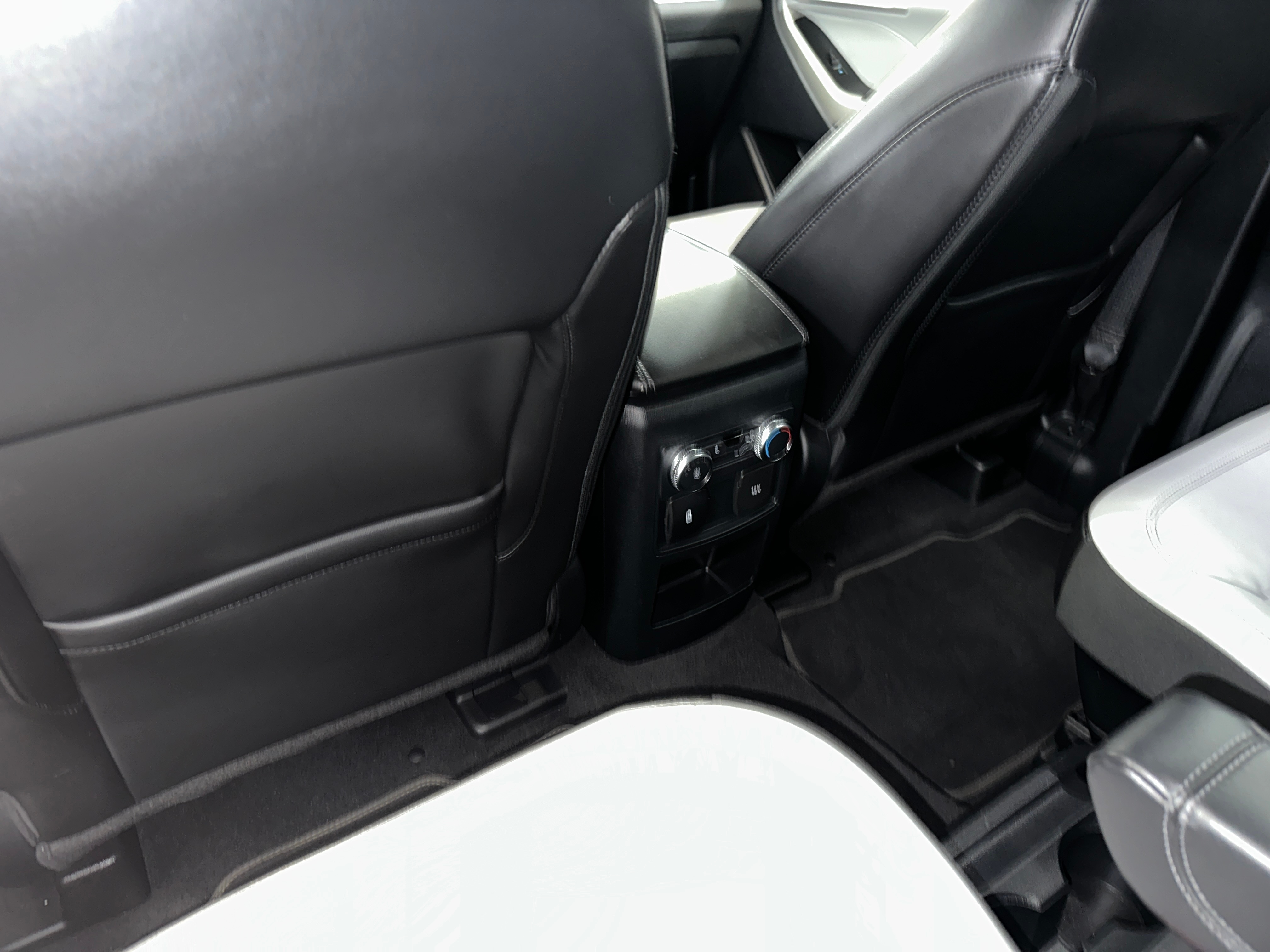 2021 Ford Explorer XLT photo 2