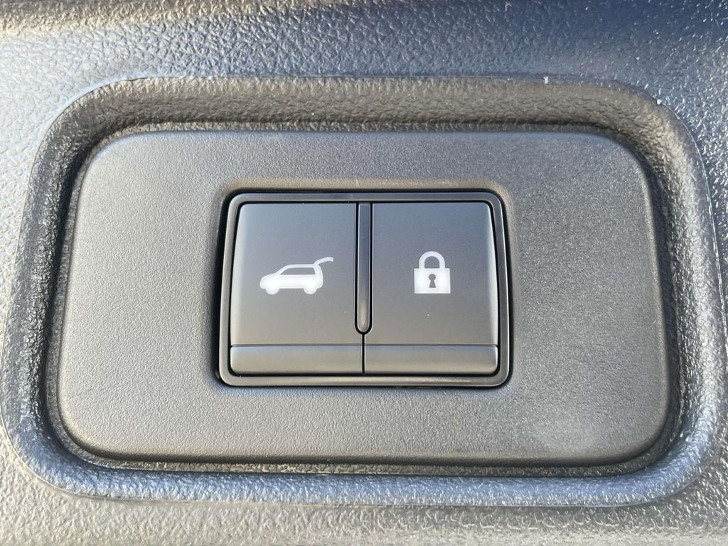2025 Nissan Pathfinder Platinum photo 10