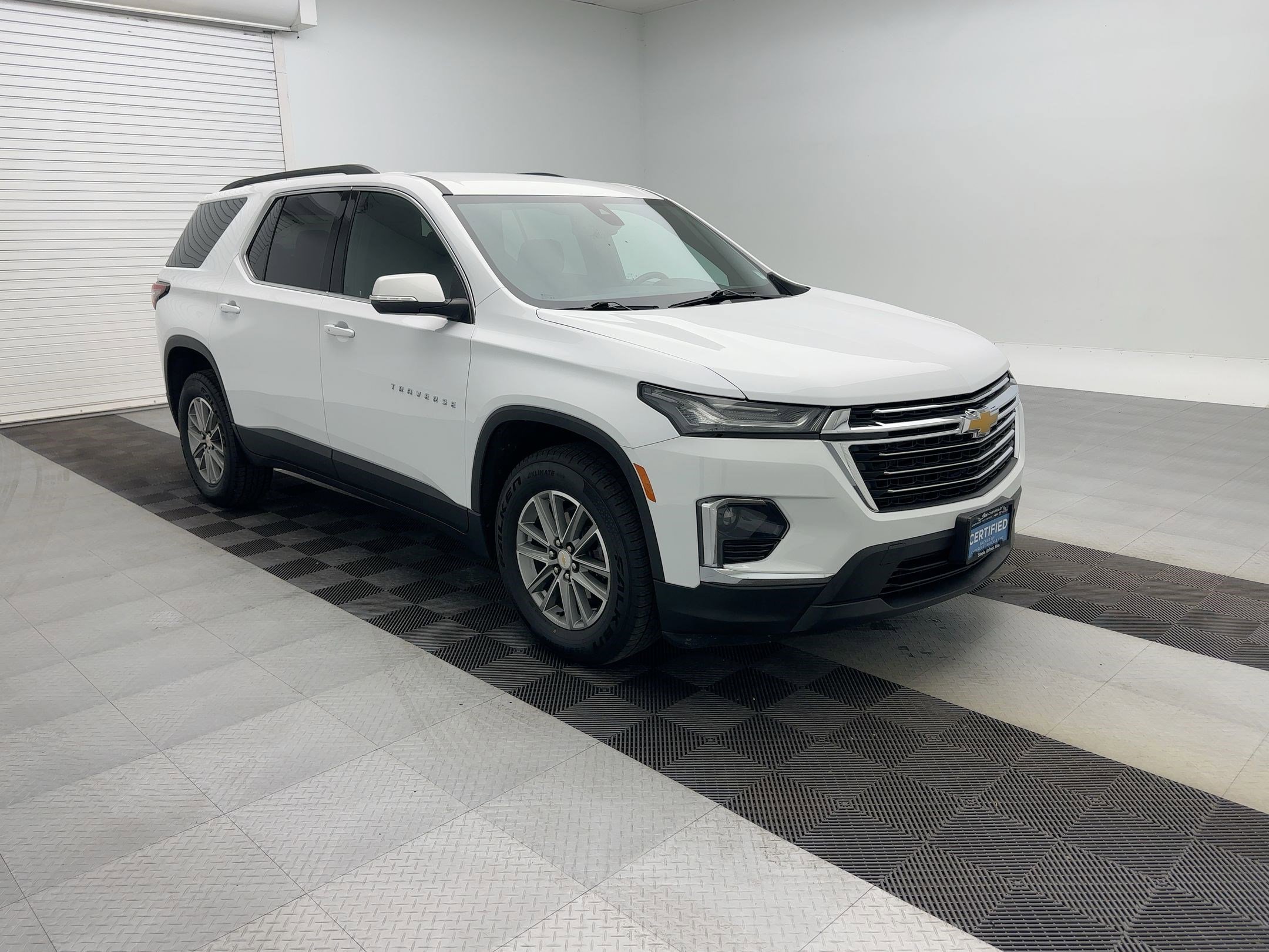 2023 Chevrolet Traverse Cloth photo 2