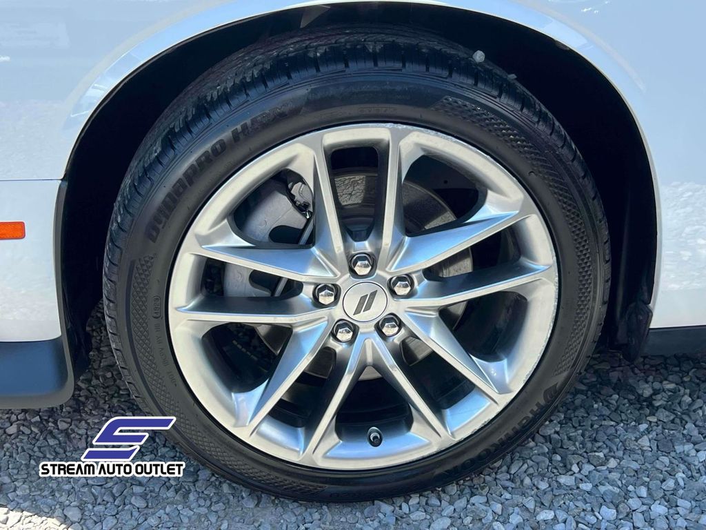 2023 Dodge Challenger GT photo 5
