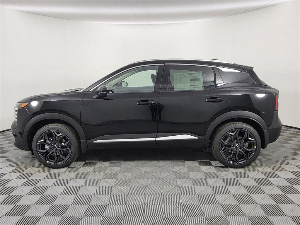 2025 Nissan Kicks SR photo 2