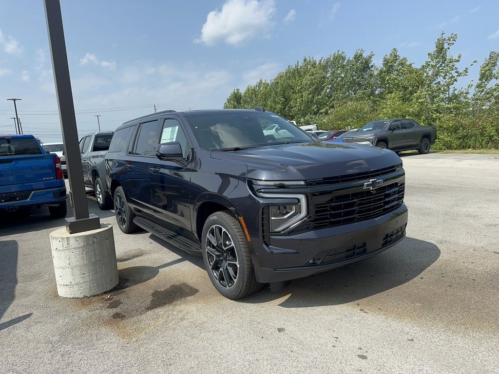 2025 Chevrolet Suburban RST photo 3