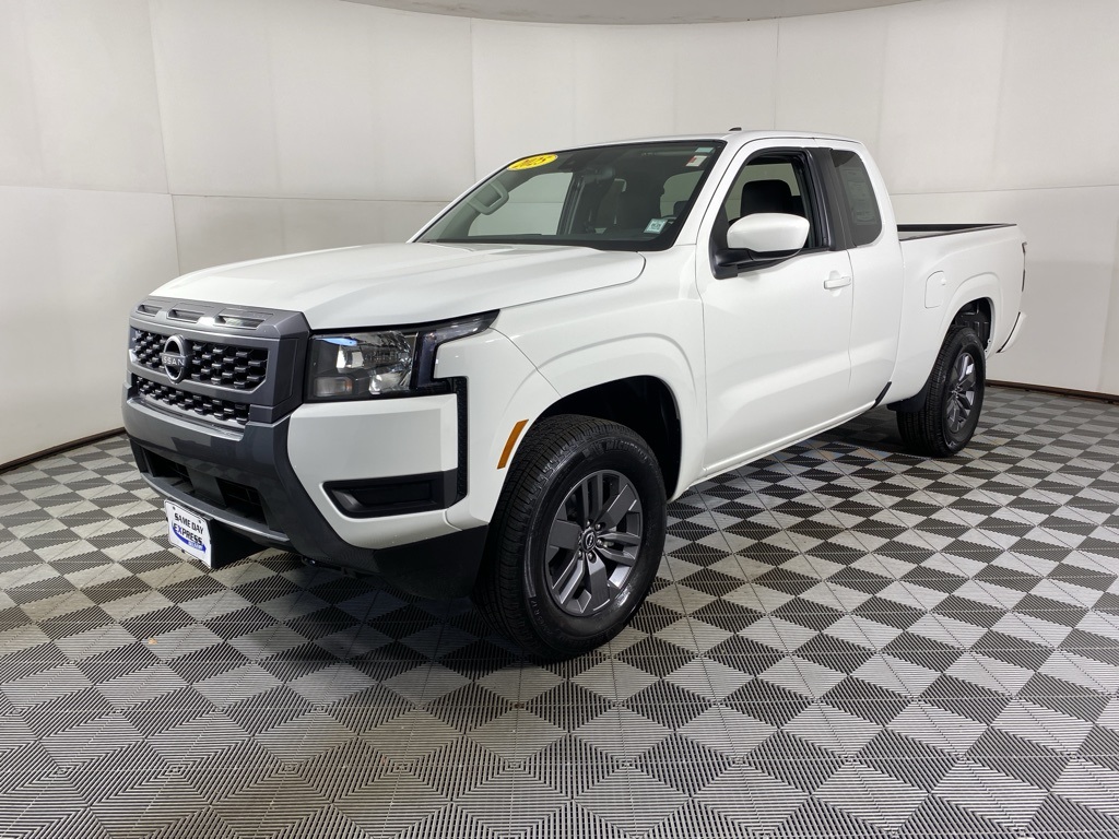 2025 Nissan Frontier SV photo 12