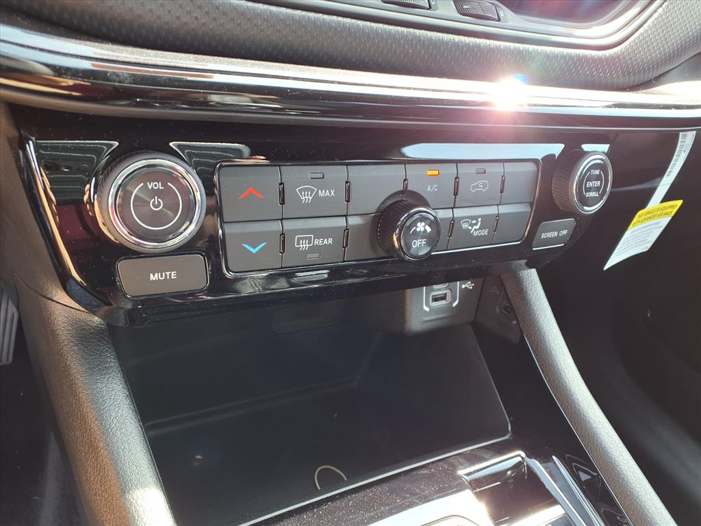 2026 Jeep Compass Latitude Altitude photo 8