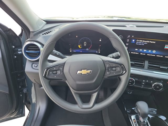2025 Chevrolet Trax LT photo 16