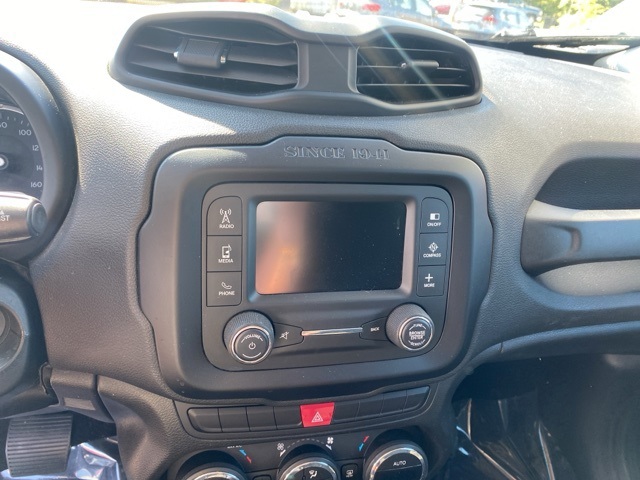 2015 Jeep Renegade Latitude photo 11