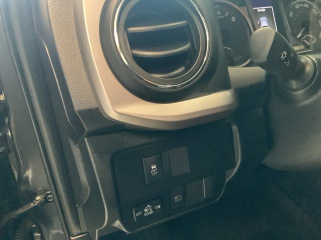 2022 Toyota Tacoma SR 4x4 photo 14