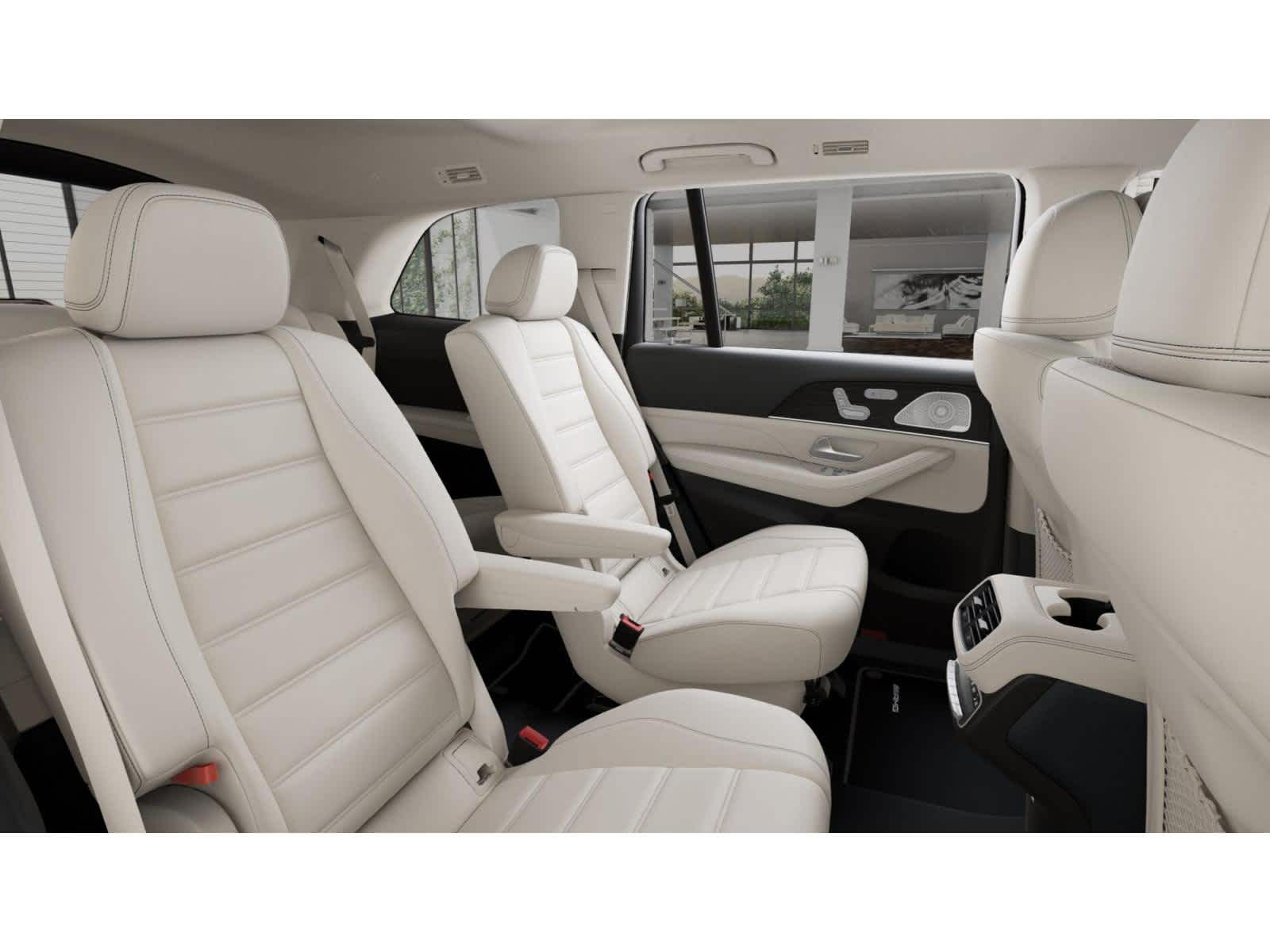 2026 Mercedes Benz GLS 450 4MATIC photo 4