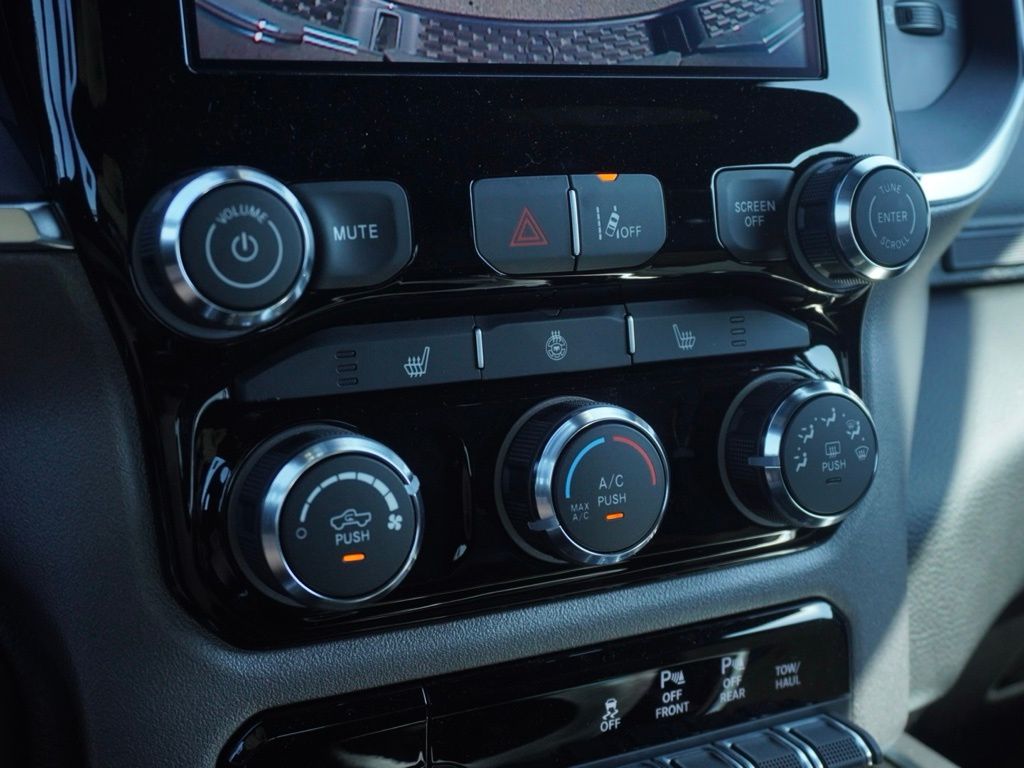 New 2026 Granite Crystal Metallic Clear-Coat Exterior Paint RAM Big Horn Sport Appearance Edition image 16