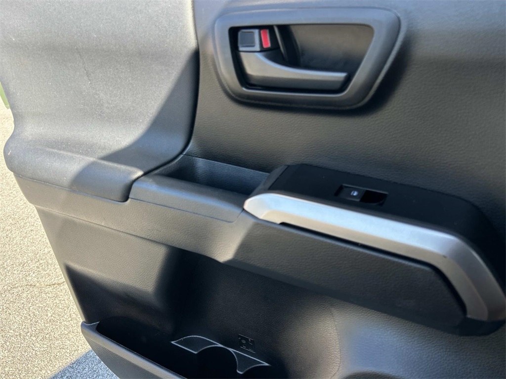 2021 Toyota Tacoma SR5 photo 17