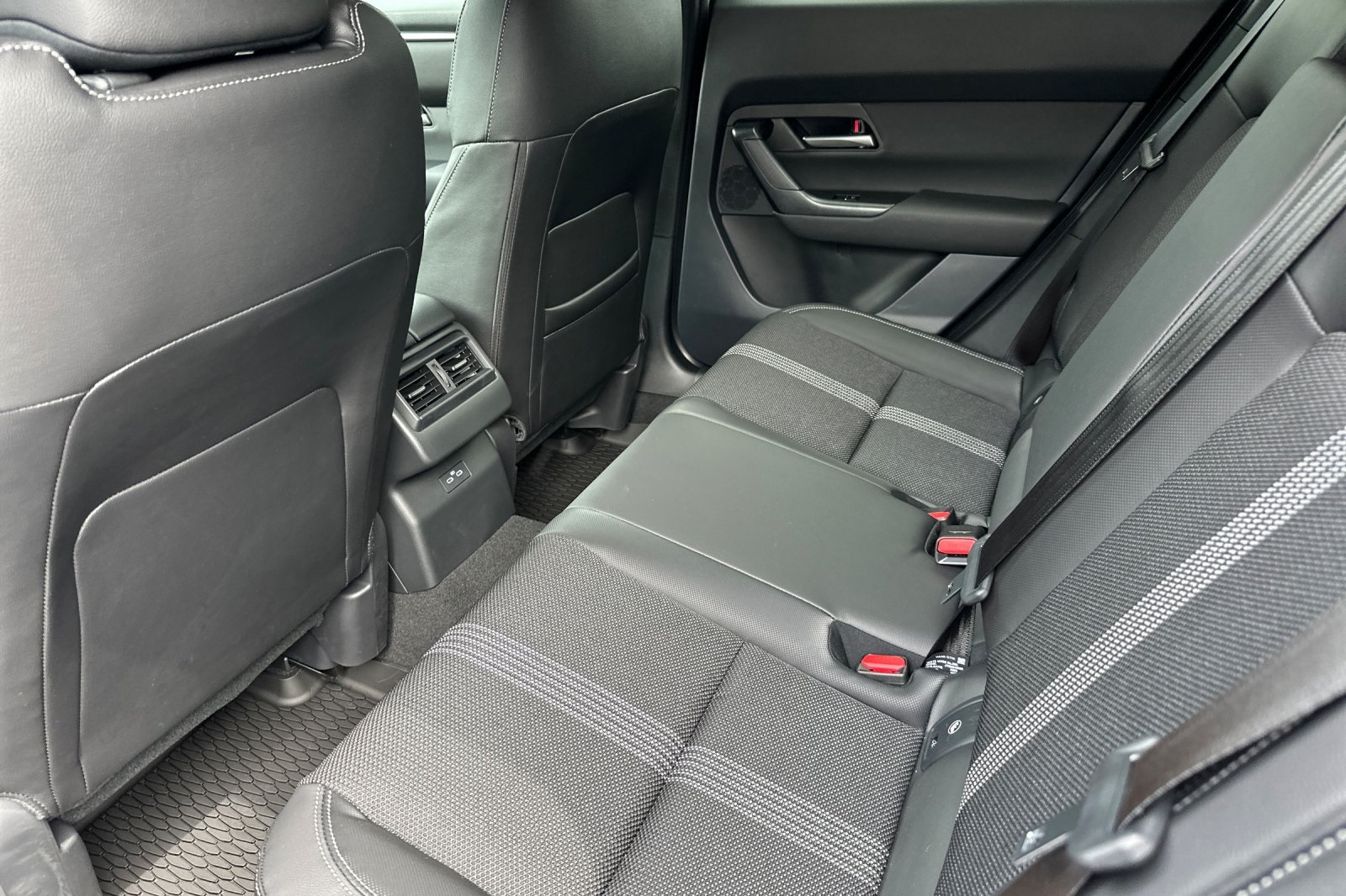 2025 Mazda CX-50 2.5 Select photo 12