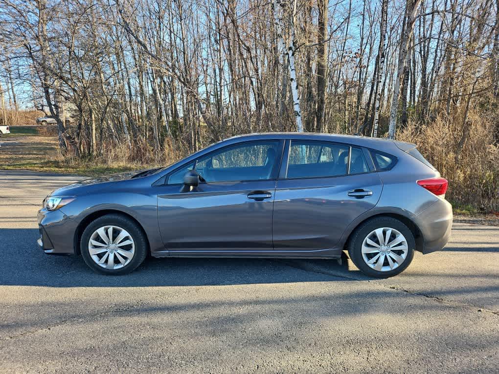 2018 Subaru Impreza Base photo 2