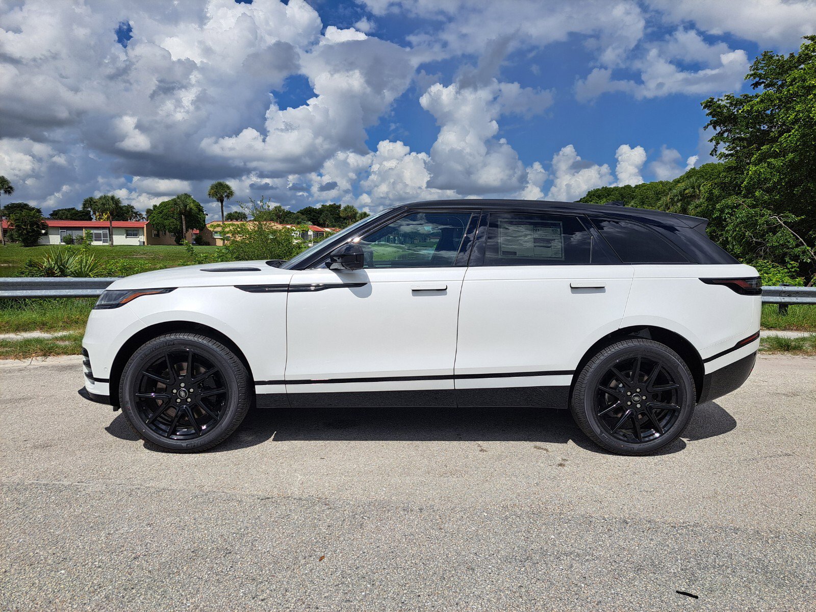 2026 Land Rover Range Rover Velar SE photo 7