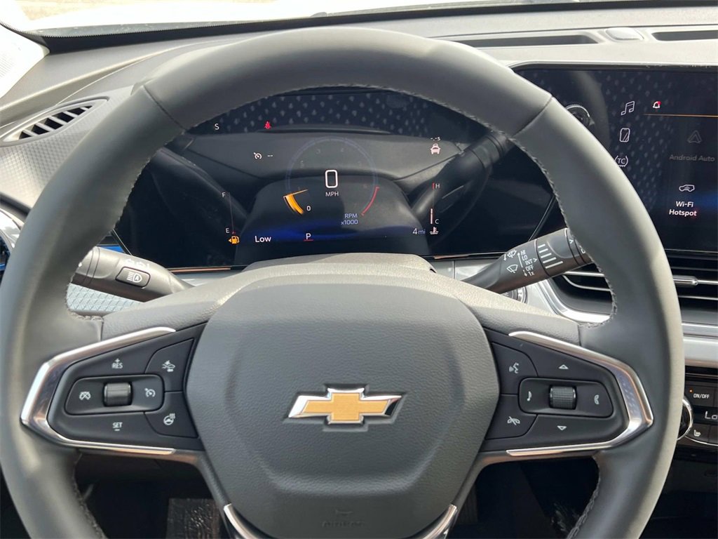 2025 Chevrolet Trax LT photo 14