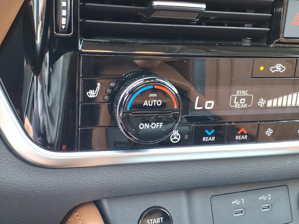 2024 Nissan Rogue Platinum photo 17