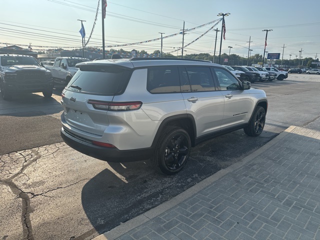 2025 Jeep Grand Cherokee Altitude X photo 2