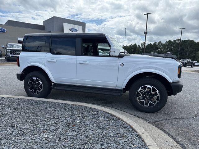2025 Ford Bronco 4-Door Outer Banks's photo