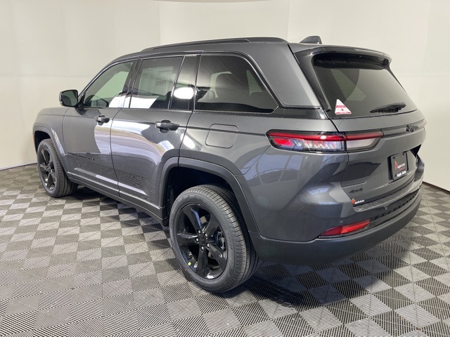 2025 Jeep Grand Cherokee Limited photo 4