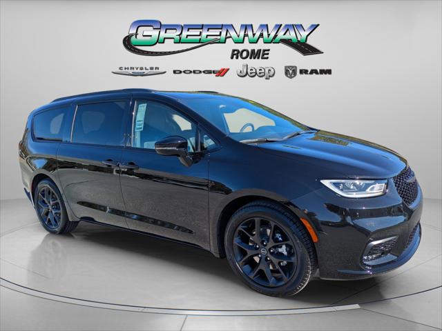 2026 Chrysler Pacifica Select's photo
