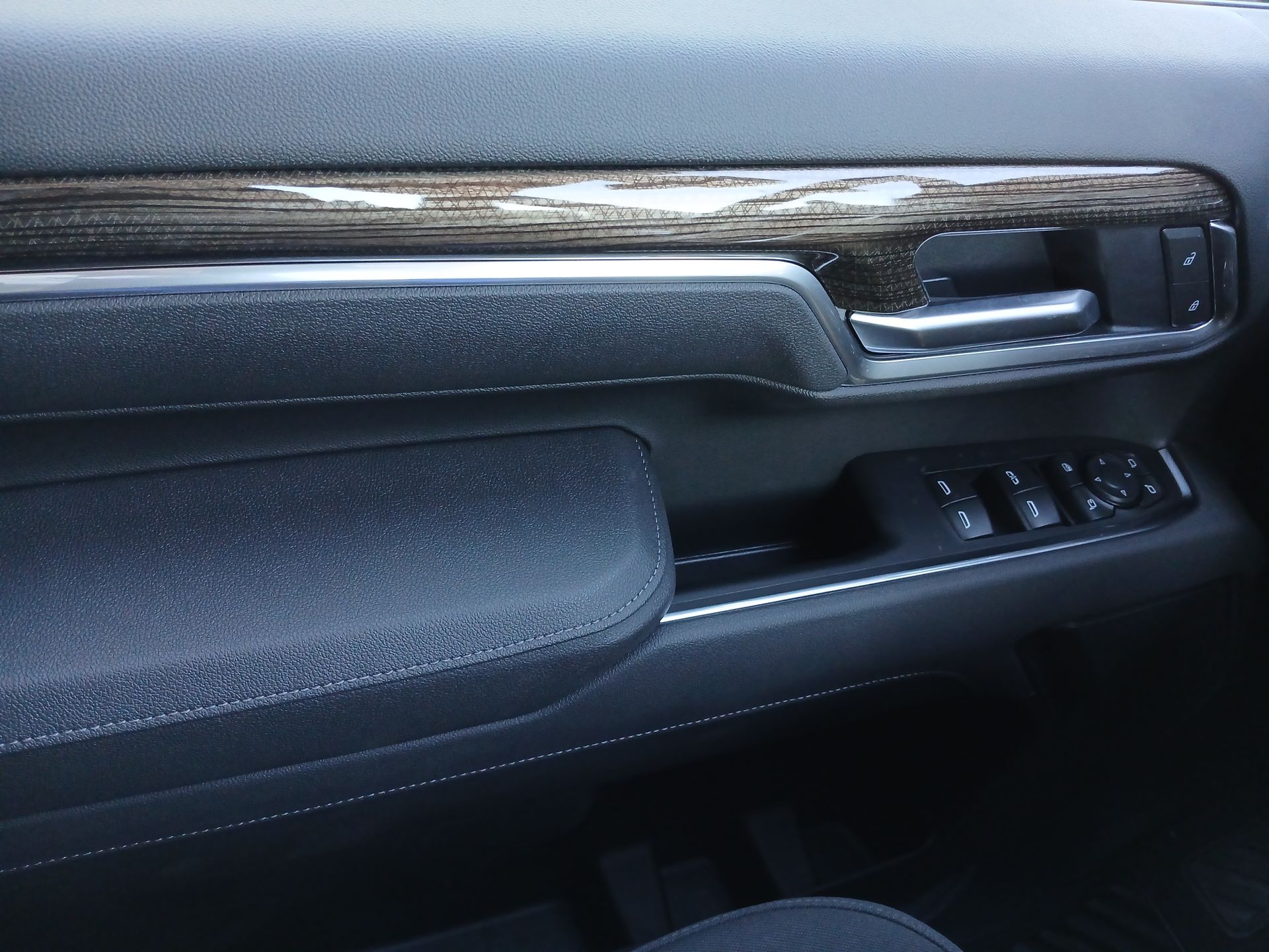 2025 Chevrolet Silverado 2500HD LT photo 23