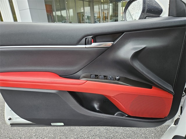 2021 Toyota Camry Hybrid XSE photo 27