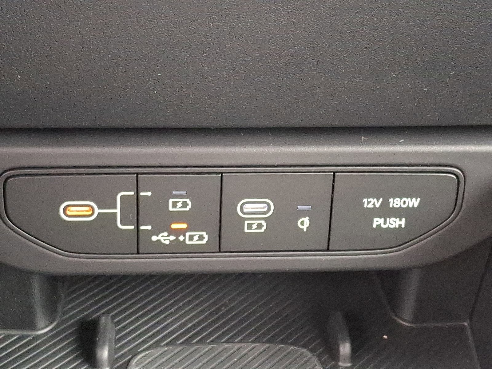2025 Kia K4 GT-Line photo 13