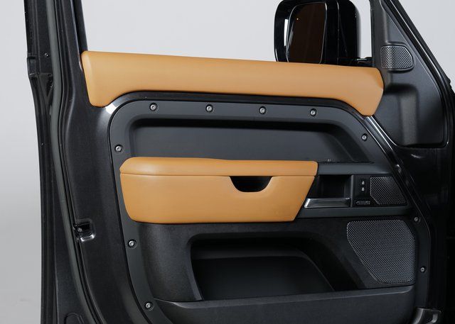 2023 Land Rover Defender 110 X-Dynamic SE photo 25