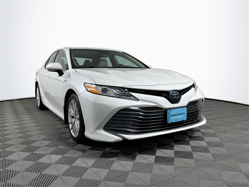 2020 Toyota Camry Hybrid XLE photo 4