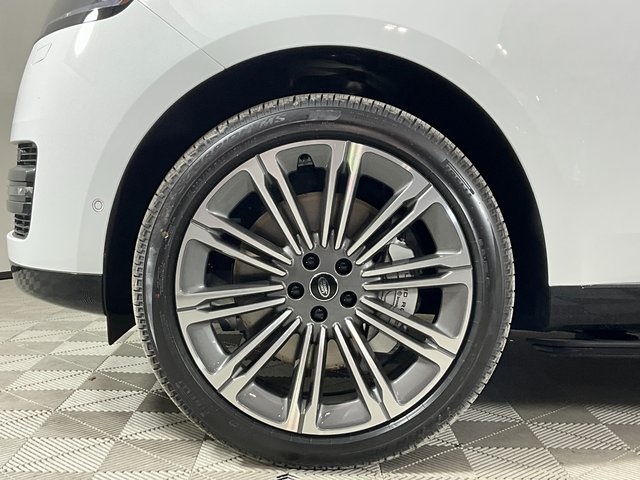 2025 Land Rover Range Rover SE photo 5
