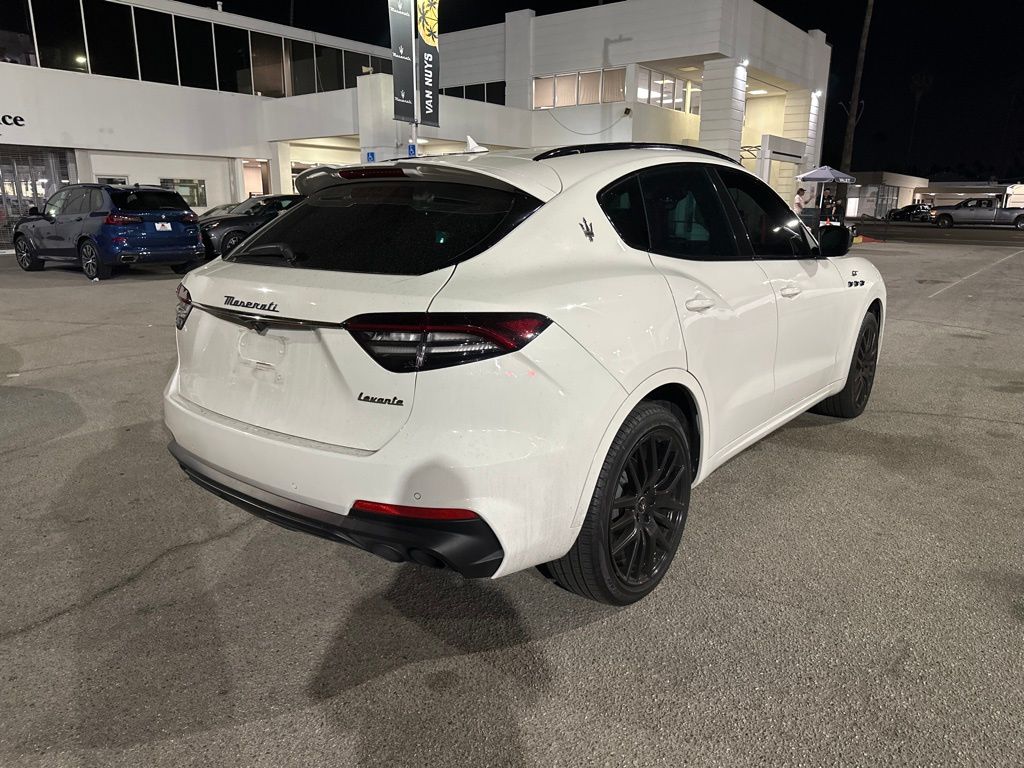 2022 Maserati Levante GT photo 3