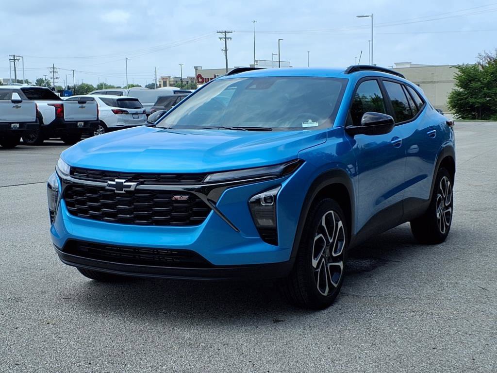 2025 Chevrolet Trax photo 2