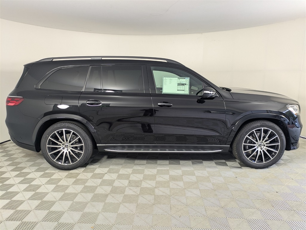2026 Mercedes Benz GLS 580 4MATIC photo 3