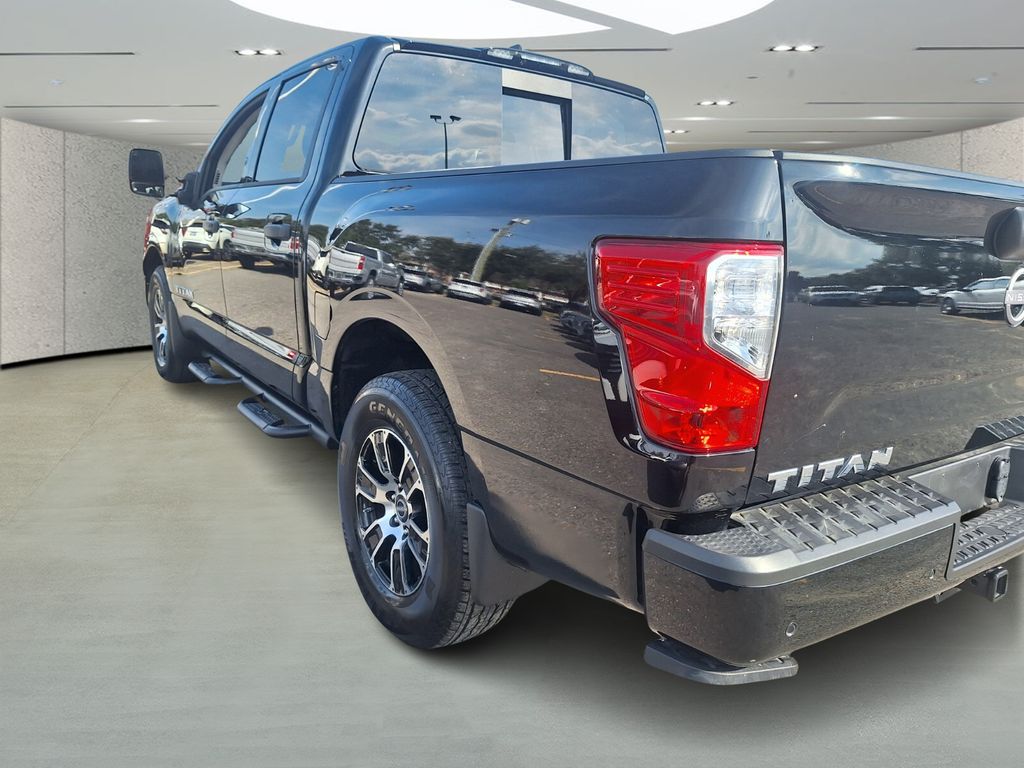 2024 Nissan Titan SV photo 3