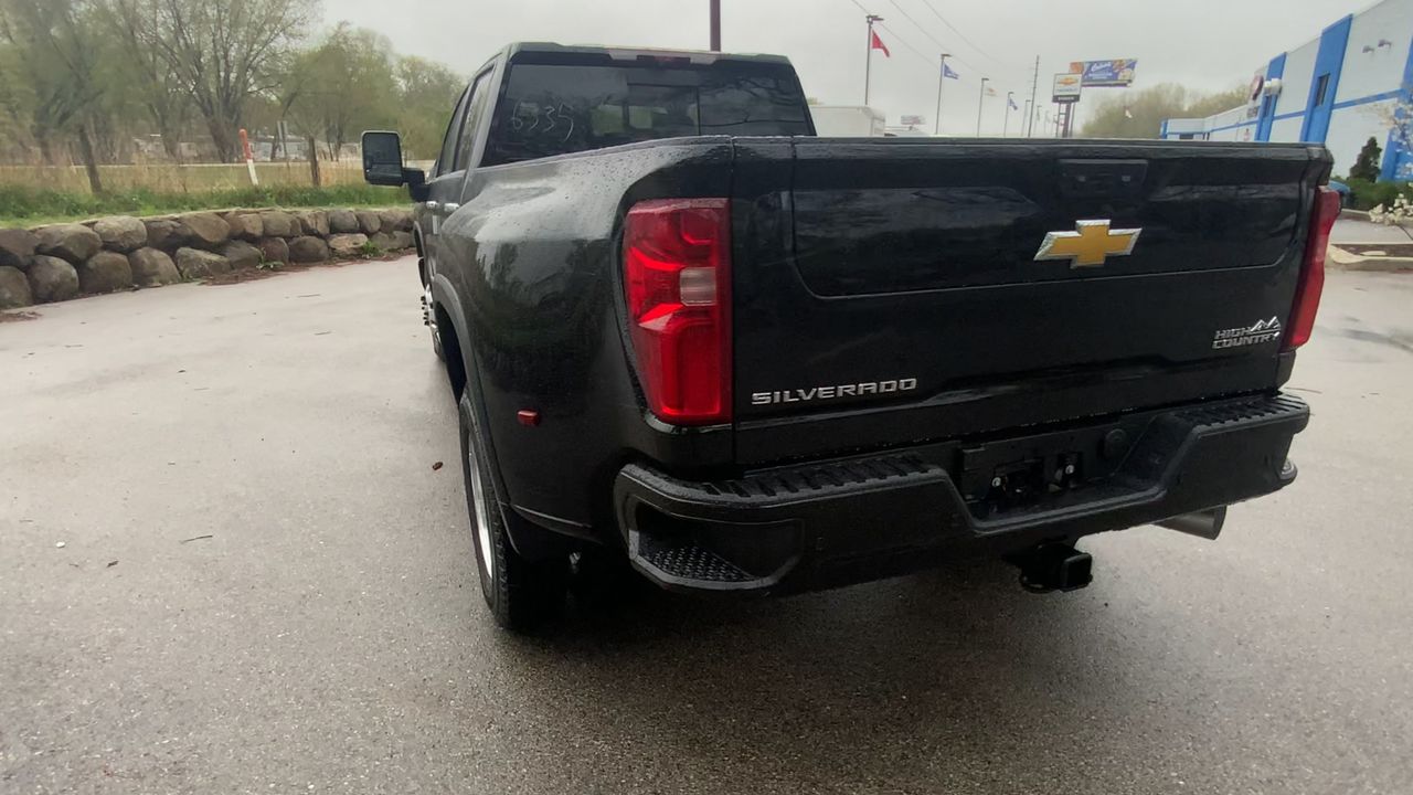 2025 Chevrolet Silverado 3500HD High Country photo 9