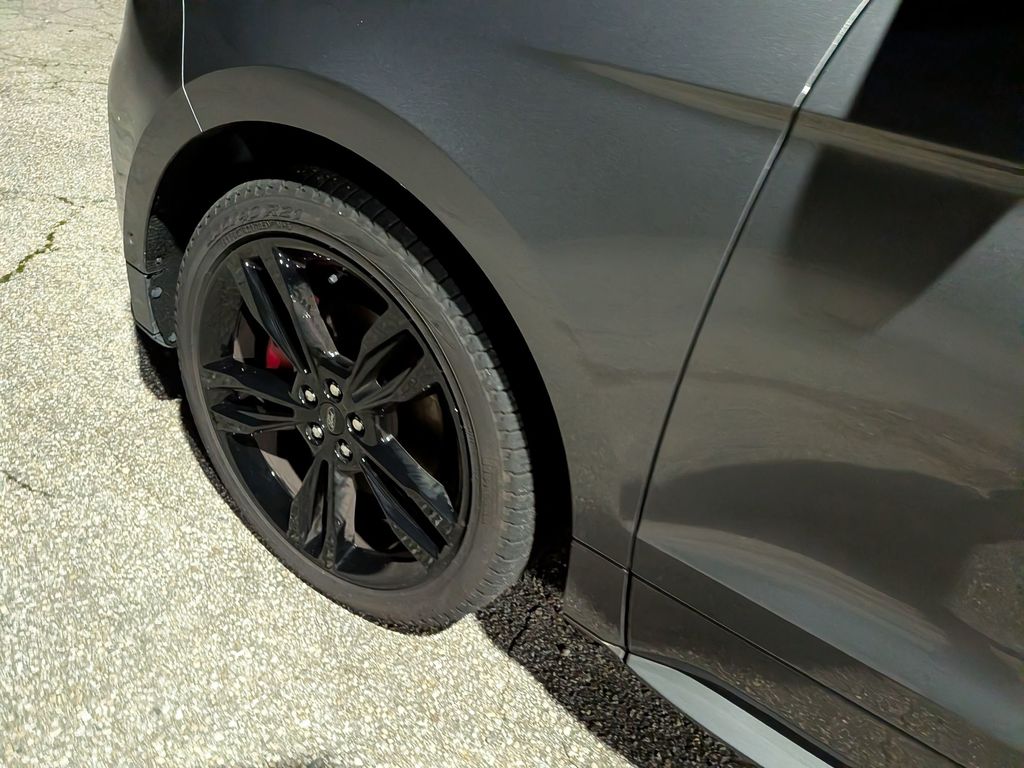 2022 Ford Edge ST photo 3