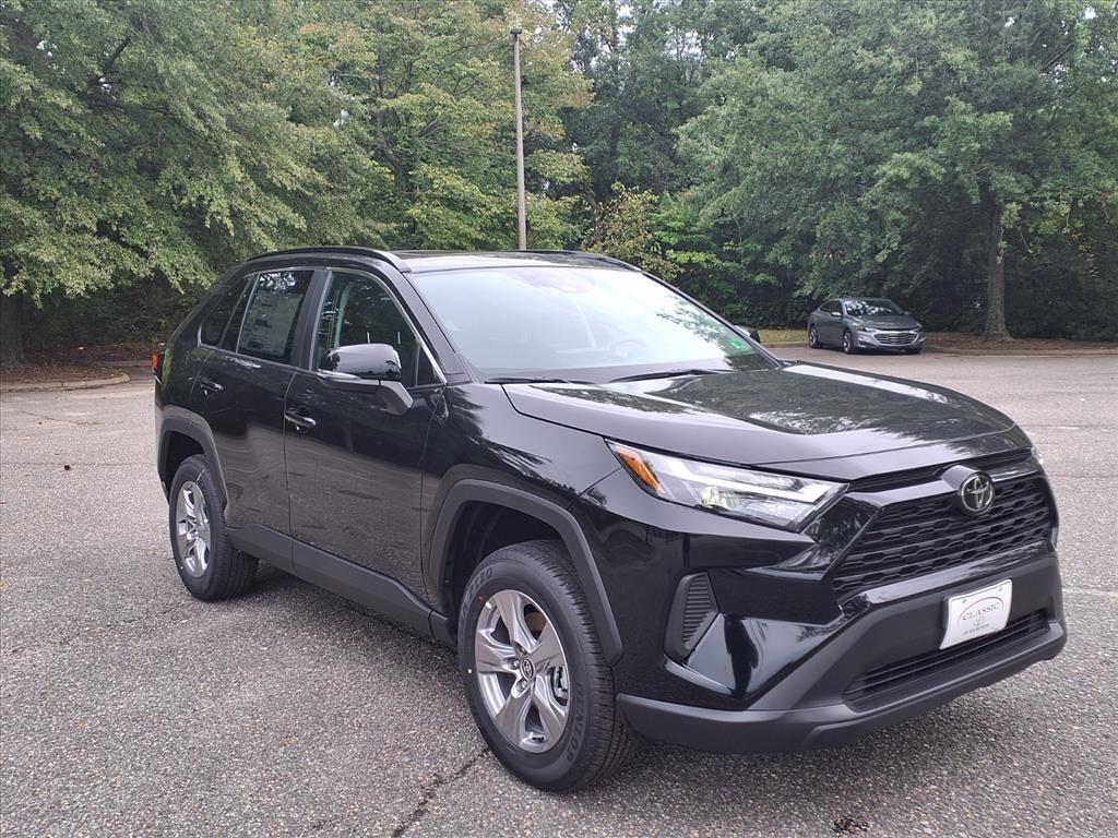 2025 Toyota RAV4 XLE's photo