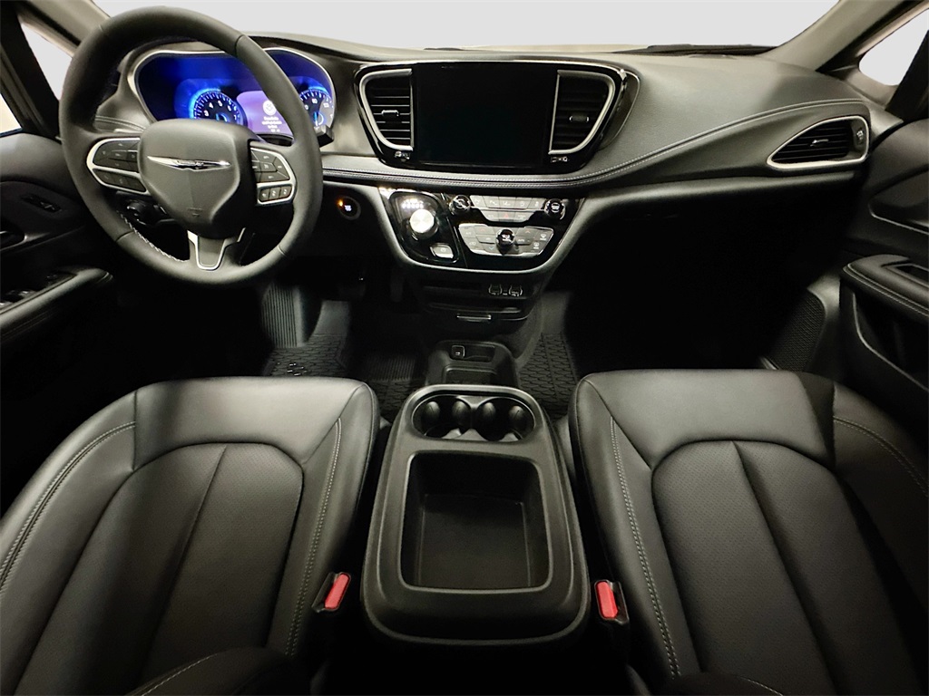 2025 Chrysler Pacifica photo 4