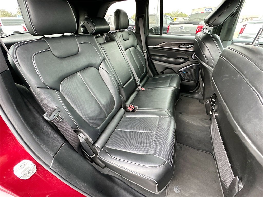 2022 Jeep Grand Cherokee Overland photo 28
