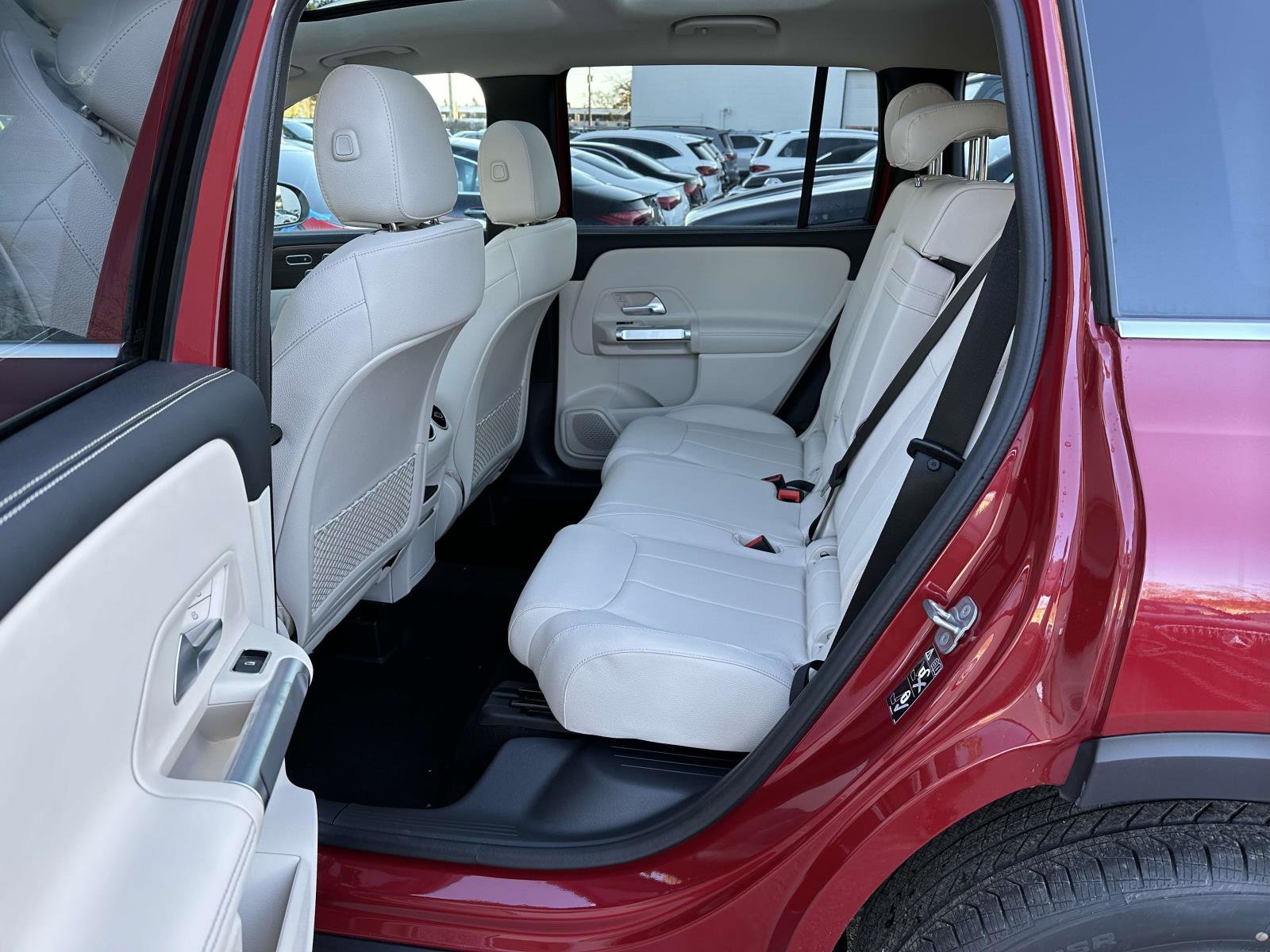 2025 Mercedes Benz GLB 250 photo 9