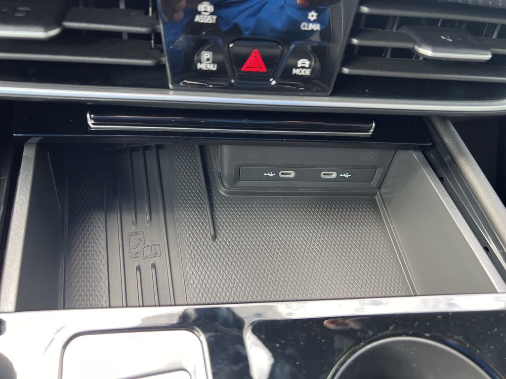 2026 Volkswagen Atlas Cross Sport SEL R-Line photo 23