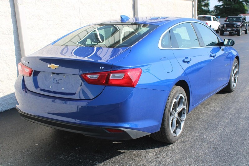 2023 Chevrolet Malibu 1LT photo 3