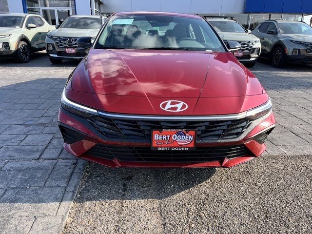 2026 Hyundai Elantra SEL Sport photo 2